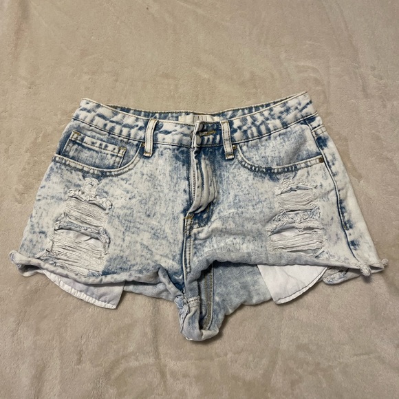Super cute, cheeky light washed shorts! - Picture 1 of 3
